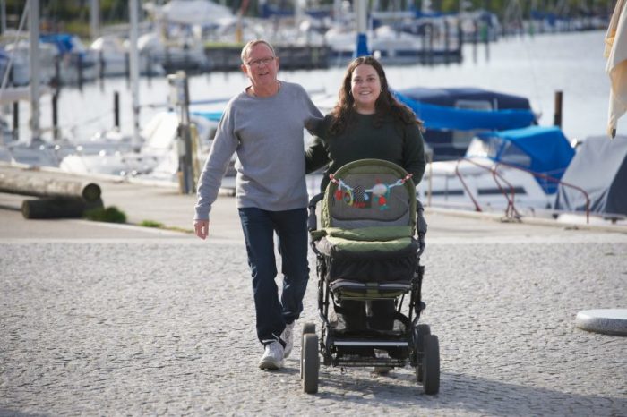 Hans och Sonja på promenad