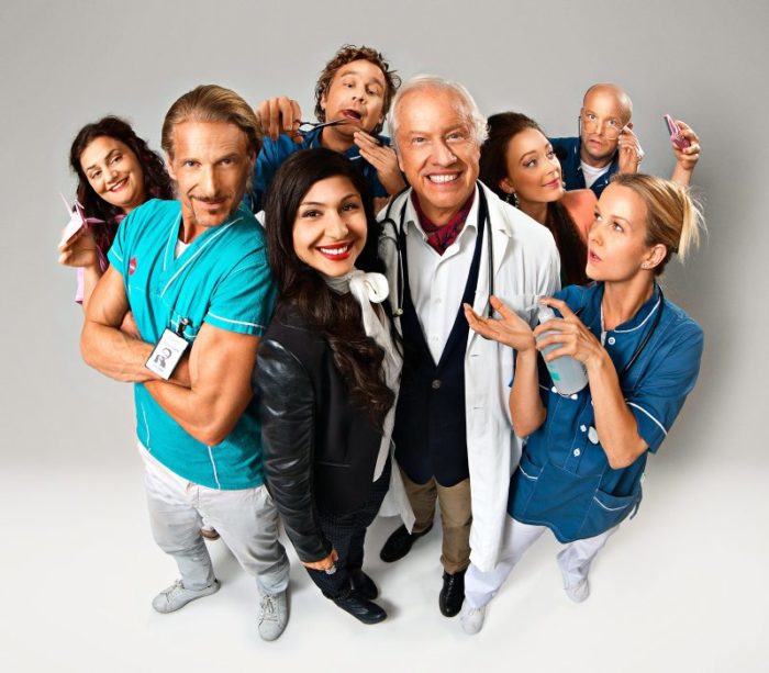 Hela ensemblen i SVT-serien "Vårdgården"