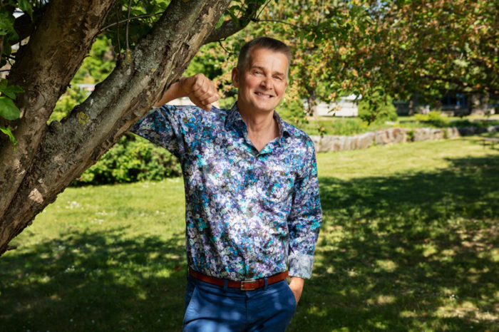 Pekka Heino leder talkshowen Iltapäivä i Sisuradio i Sveriges Radio