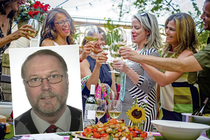 Skålande personer på fest